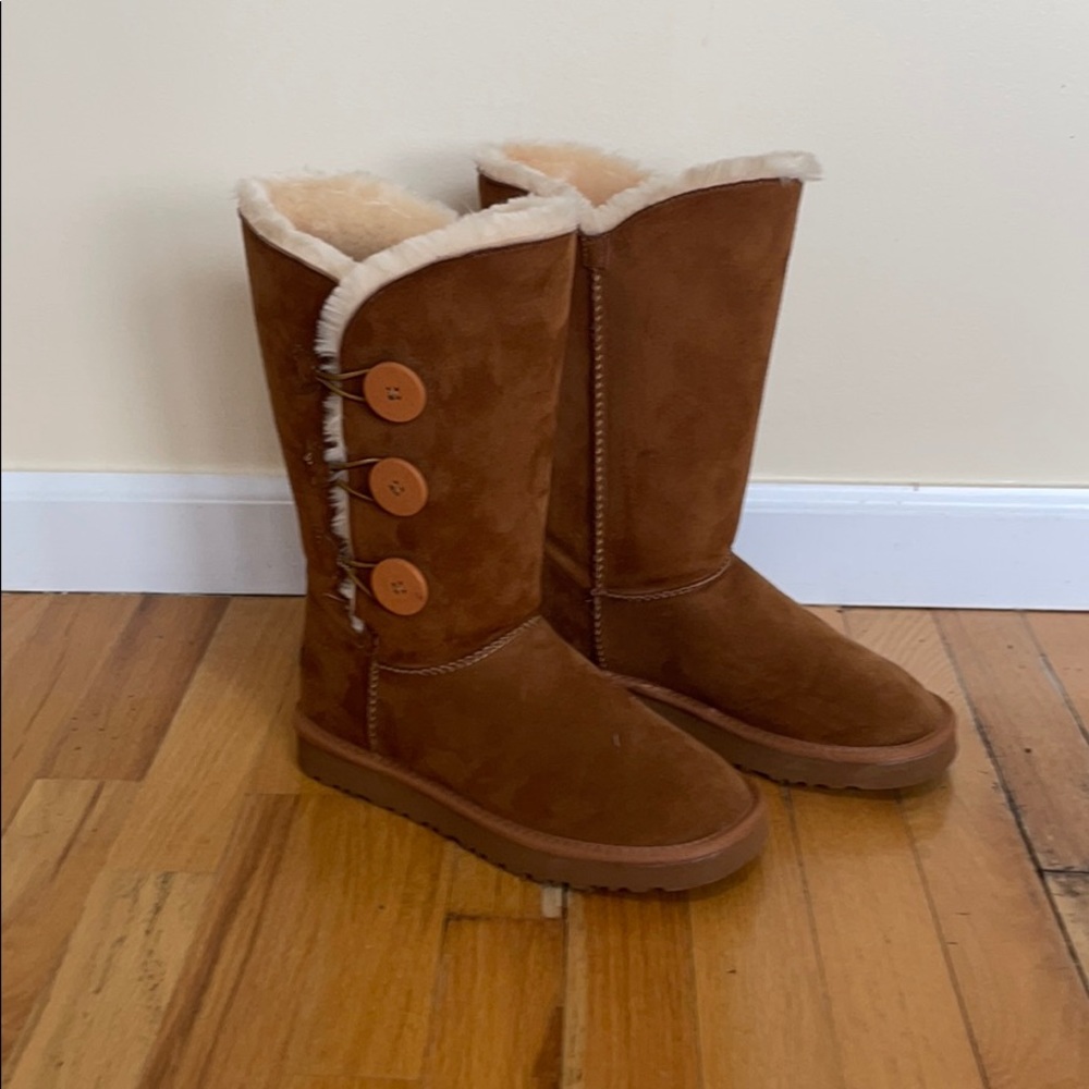 Ugg boots Bailey button triplet NWOT
